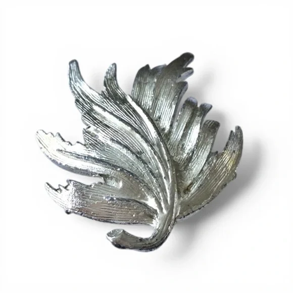 Vintage Mid‑Century Silver‑Tone Leaf Brooch – Sculptural & Weighted - Picture 5 of 13